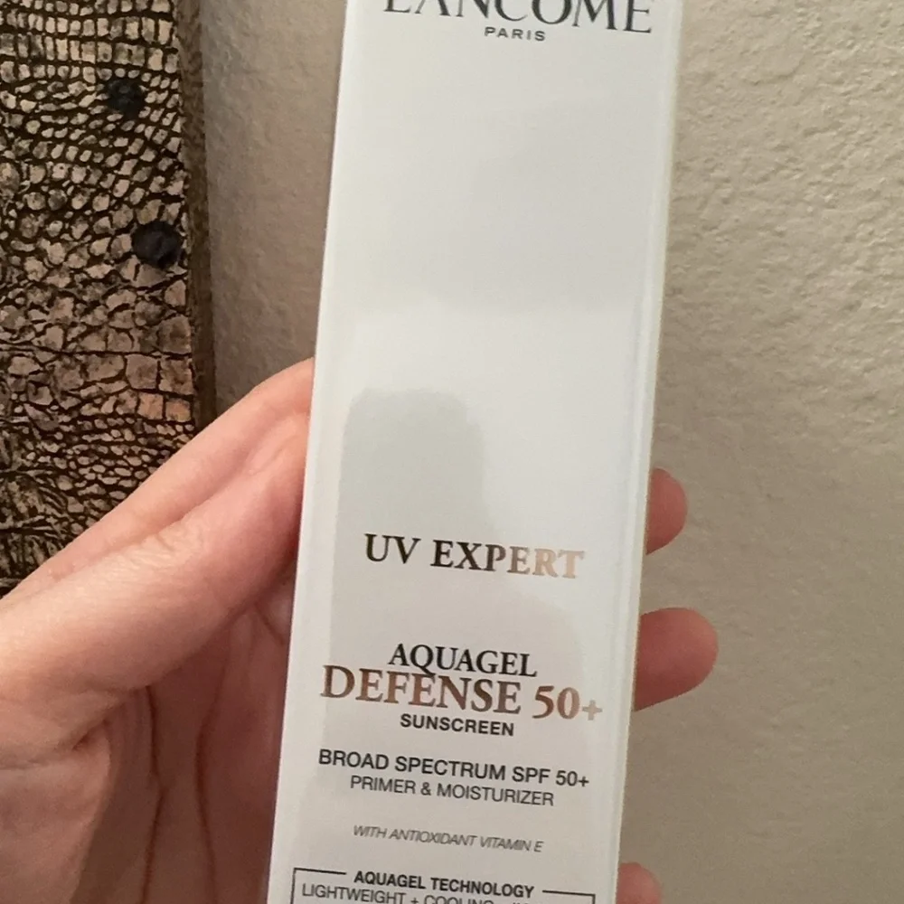 Lancome UV Expert Aquagel Defense SPF 50+ Sunscreen 1.69 FLOZ/50ml SEALED 01/27+